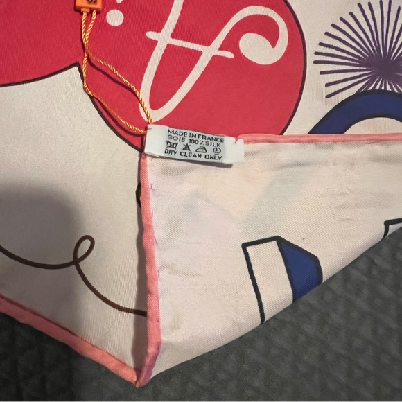 Hermes Multicolor Whimsical Graphic Wrap Scarf 51x51 COPY NEW
XL(pale pink)💖🪭☺️ - Picture 8 of 8